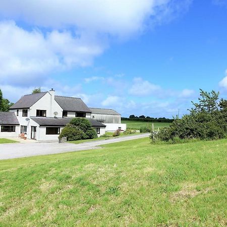 Tyddyn Crwn Country-House Apartments Beaumaris Bagian luar foto
