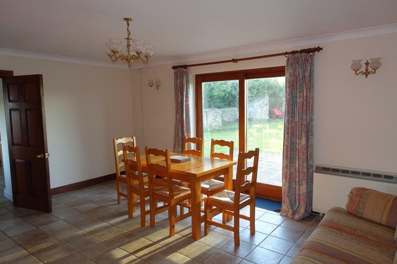 Tyddyn Crwn Country-House Apartments Beaumaris Bagian luar foto
