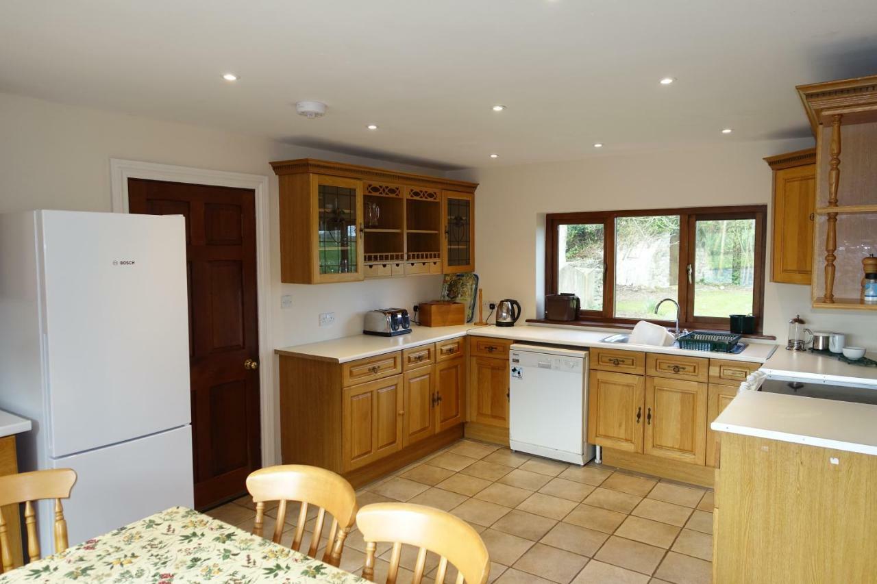 Tyddyn Crwn Country-House Apartments Beaumaris Bagian luar foto