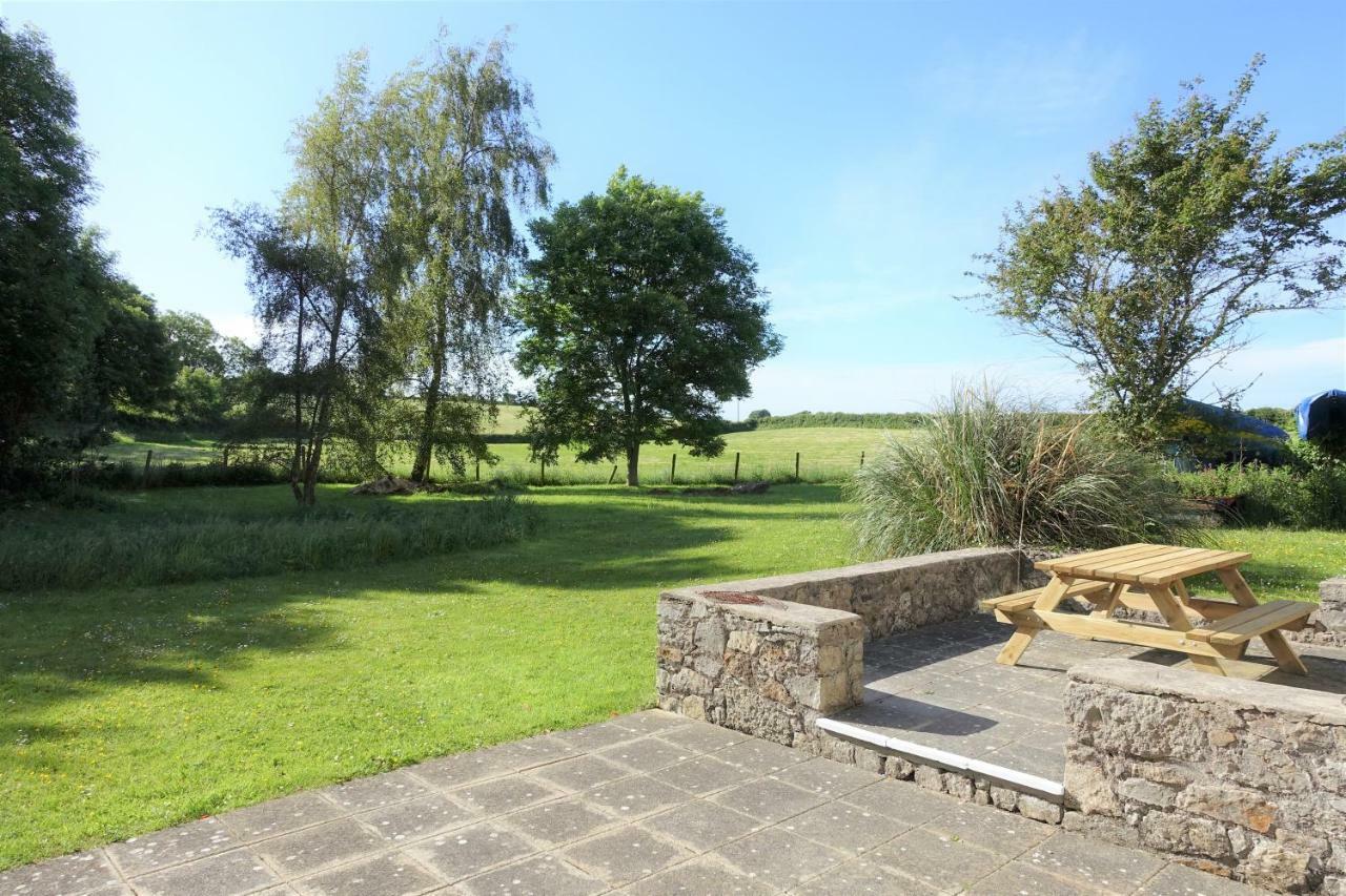 Tyddyn Crwn Country-House Apartments Beaumaris Bagian luar foto