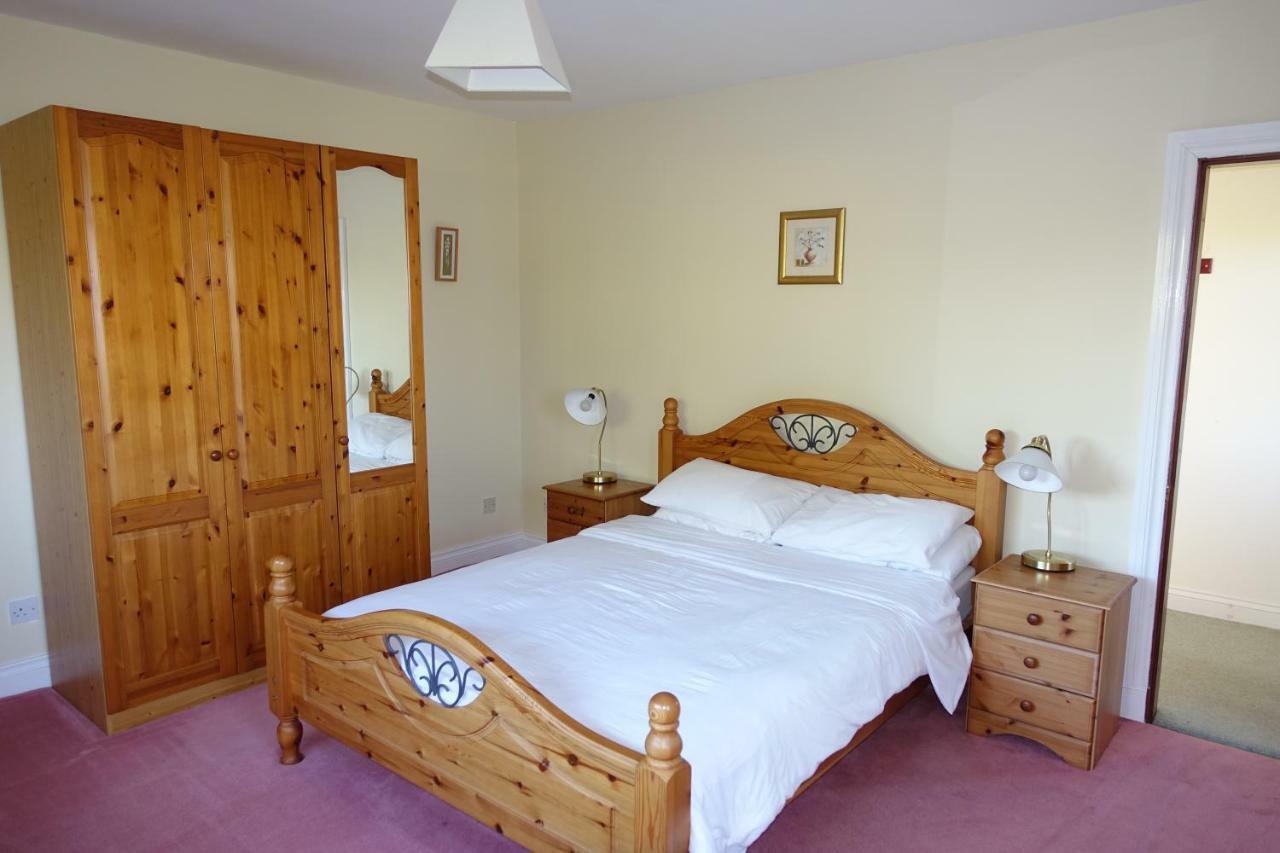 Tyddyn Crwn Country-House Apartments Beaumaris Bagian luar foto