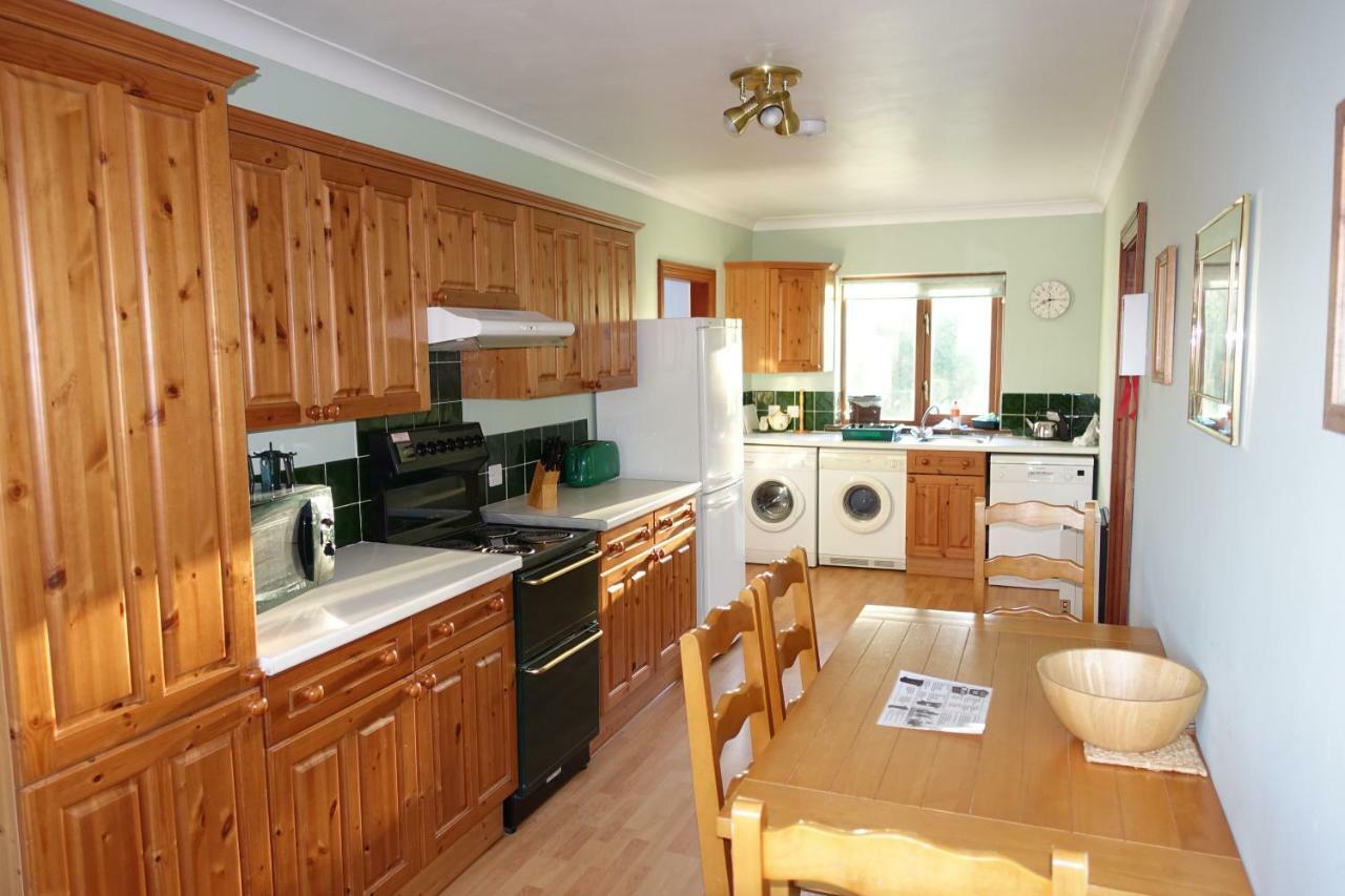 Tyddyn Crwn Country-House Apartments Beaumaris Bagian luar foto