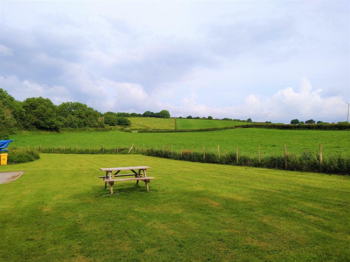 Tyddyn Crwn Country-House Apartments Beaumaris Bagian luar foto